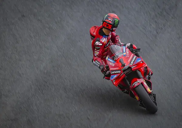 Le bombe di mercato di Aprilia e HRC prima di Bagnaia e Mart&iacute;n: tutto sul venerd&igrave; di Motegi, in attesa della pioggia (e di Marc Marquez...)