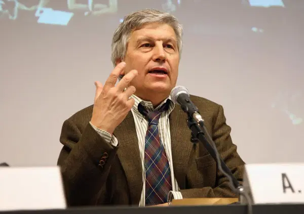 Aldo Grasso, il guru della tv, critica tutti ma non ha mai condotto un programma di valore (qualcuno ricorda Tuttilibri?). Ecco perch&eacute; sbaglia a prendersela con Massimo Giletti, quando anche Lilli Gruber, Corrado Formigli e Giovanni Floris&hellip;