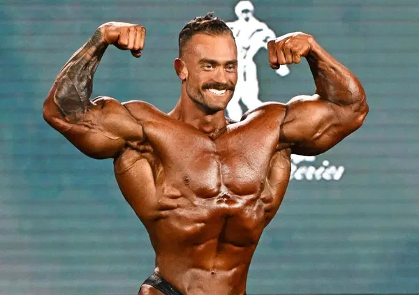 Chris Bumstead, cosa mangia e come si allena e si cura il culturista campione dell'Olympia Classic Physique (che dopo il sesto titolo di fila nel body building si ritira)?