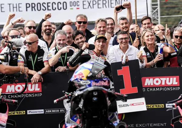 Follie SBK all'Estoril: Bulega e Toprak se le danno in volata, ma il verdetto &egrave; di Petrucci, che strappa un "titolo mondiale" a Iannone...