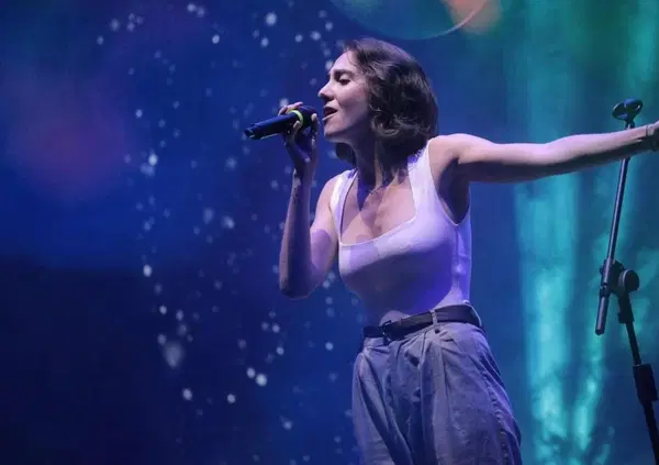 Il Premio Tenco compie cinquant'anni, ma noi non ve ne parliamo. In giro c&rsquo;&egrave; di meglio e vi facciamo tre nomi: Acquachiara, Beatrice Antolini e Dada Sutra&hellip;