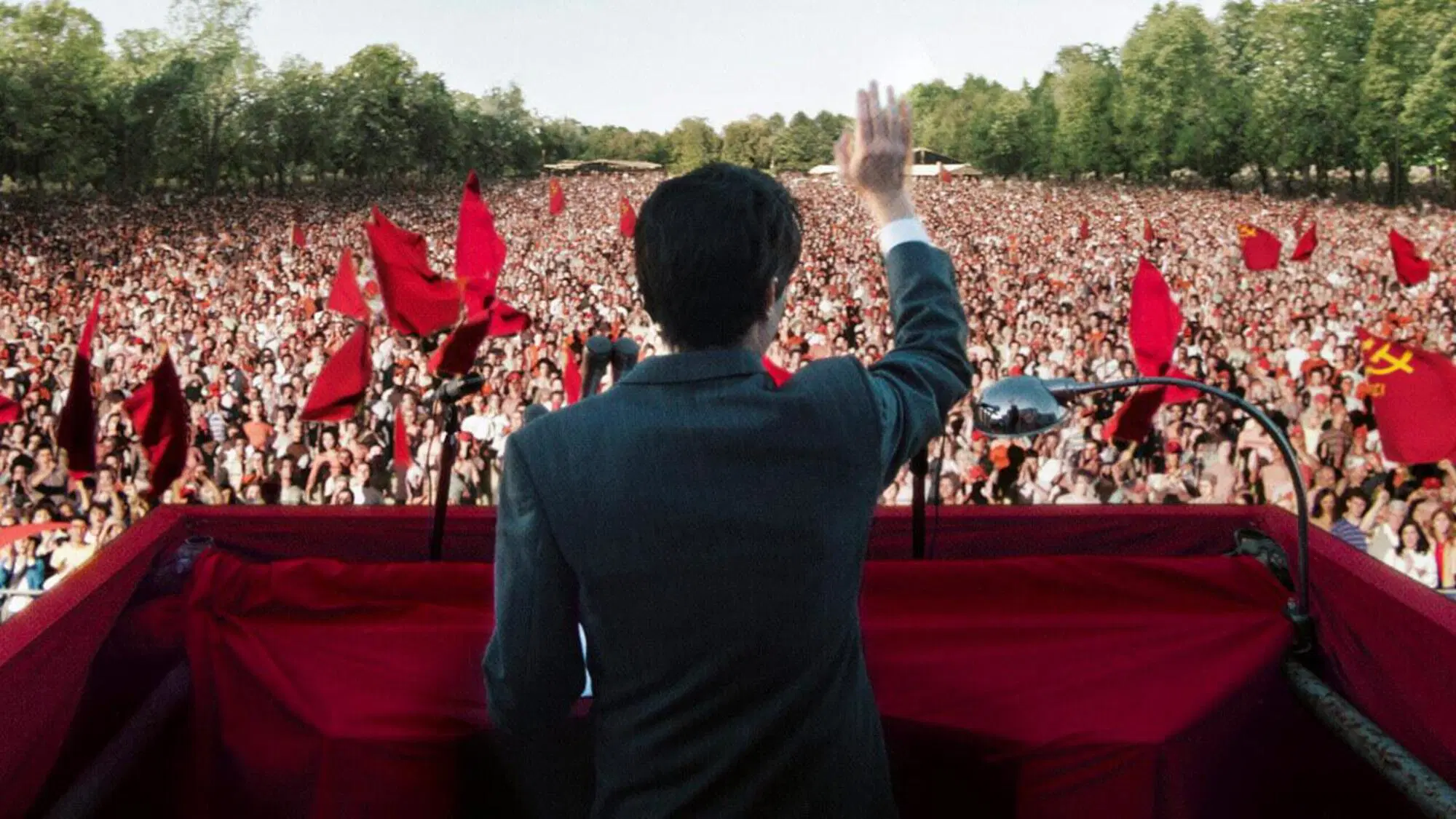 Una scena dal film "Berlinguer - La grande ambizione"