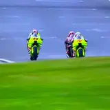 La brutale caduta di Marco Bezzecchi e Maverick Vinales nella Sprint d’Australia ci ha tolto il fiato [FOTO]