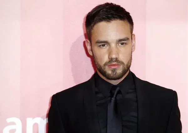 Morte di Liam Payne, ma che droga ha preso e con che effetti? E davvero gliel'ha procurata un dipendente dell&rsquo;hotel? E cos&rsquo;hanno trovato gli investigatori nella sua stanza? E sulle escort e la fidanzata Kate Cassidy&hellip;