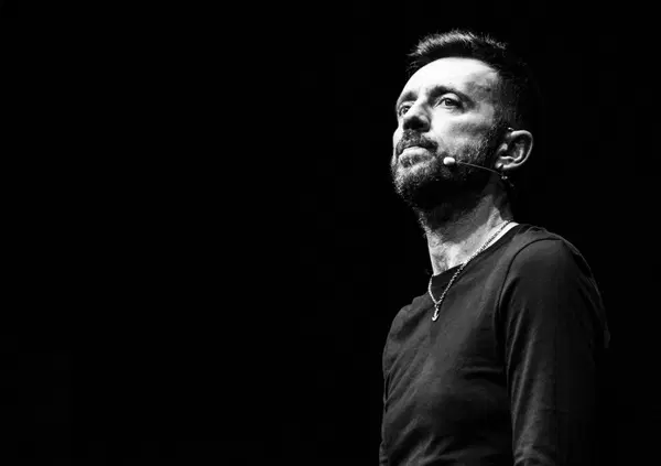 Ma come canta Andrea Scanzi? Ascoltarlo al Premio Tenco interpretare Franco Battiato &egrave; stato come fissare l'abisso. E anche Simone Cristicchi... [VIDEO]