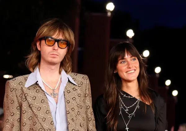 Maneskin divisi, ma uniti nell'amore? Dopo Damiano David con Dove Cameron, ecco Thomas Raggi con Lavinia Albrizio al Festival del cinema di Roma