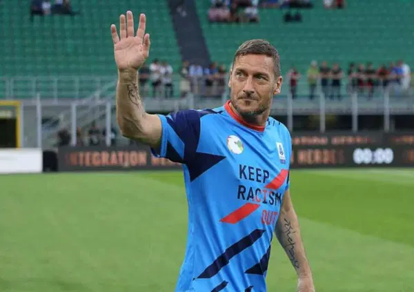 Totti torna a giocare in Serie A? Francesco, ascolta Antonello Venditti: "Ci vorrebbe un amico". E non sono Fabio Caressa e Ivan Zazzaroni...