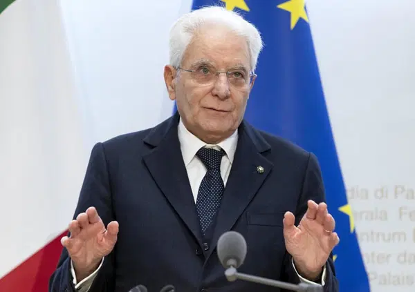 Mattarella stupito dal rapporto polizia e razzismo? Ma Santino Spinelli, famoso musicista rom, lo incalza: &ldquo;Se l'86% degli italiani ci odia &egrave; anche colpa della politica. Infatti Salvini nel tweet..."