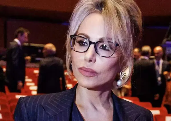 Ma Marina Berlusconi &egrave; rivale o alleata di Giorgia Meloni? Perch&eacute; ora sostiene il Governo mentre prima strizzava l'occhio alla sinistra? Ecco cosa &egrave; cambiato in Forza Italia. Ma non &egrave; finita, perch&eacute; l'idea del centro rimane e&hellip;