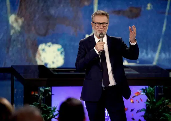 Tutte le bombe di Fabio Fazio al Bsmt di Gianluca Gazzoli: "La Rai? Guadagnavo, ma quanto facevo guadagnare?". Papa Francesco: "Mi chiam&ograve; e voleva una sorpresa". E sul Nove...