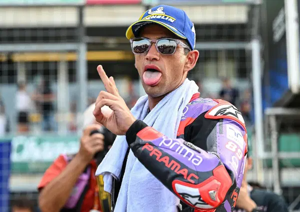 Ora serve una magia: Bagnaia nella Sprint della Thailandia era messo bene, ma Mart&iacute;n l'ha costretto (di nuovo) a limitare i danni