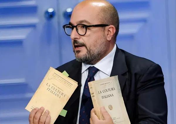 Report e Sangiuliano deriso per il taglio in testa: ma se fosse stata una donna ferita nella foto anzich&eacute; un uomo scommettiamo che sarebbe scoppiato uno scandalo? Invece con l'ex ministro della cultura...