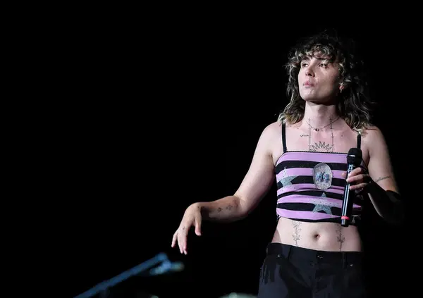 Avete sentito cantare Madame senza auto-tune? Ecco tutti i casi in cui ha "tradito" gli artisti: da Fedez a Justin Bieber e persino Adele...