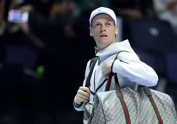 Sinner e il virus intestinale, sul forfait di Jannik arriva il duro sfogo del direttore di Parigi Bercy: "&Egrave; sfortuna? Probabilmente&rdquo;. Poi sulle Finals e la Davis...