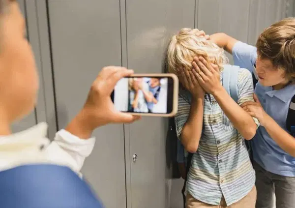 Bullismo e suicidi tra gli adolescenti? C'&egrave; la correlazione: da Leonardo a tanti altri casi di cronaca, ecco quando intervenire