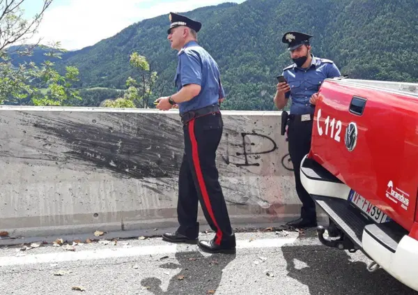Auto nella scarpata, muoiono quattro giovani tra i 17 e i 20 anni a Fonni (Nuoro). Ma com'&egrave; potuto accadere? 