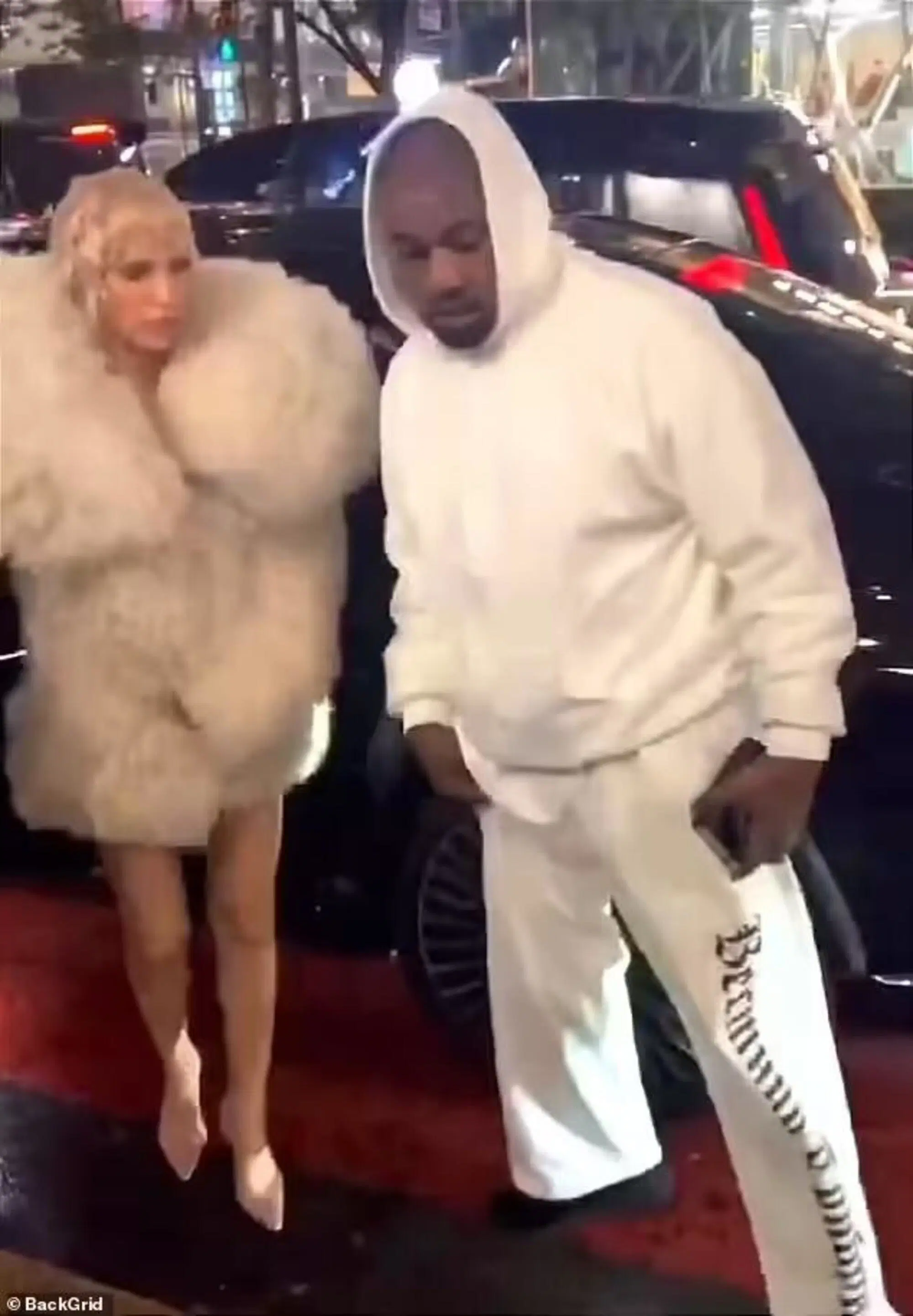 Bianca in pelliccia e Kanye "total white"