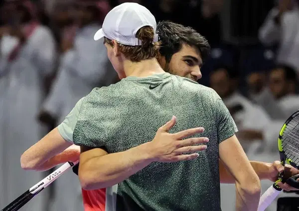 Sinner, Zverev lo mette nei guai con Alcaraz per le Atp Finals. Ma cos'ha ai polmoni? E Djokovic salter&agrave; Torino o Jannik trover&agrave; anche Nole?