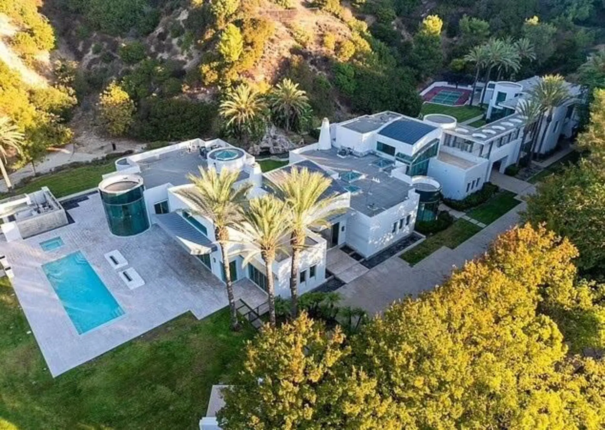 La villa acquistata "creativamente" da Kanye West a Beverly HIlls 