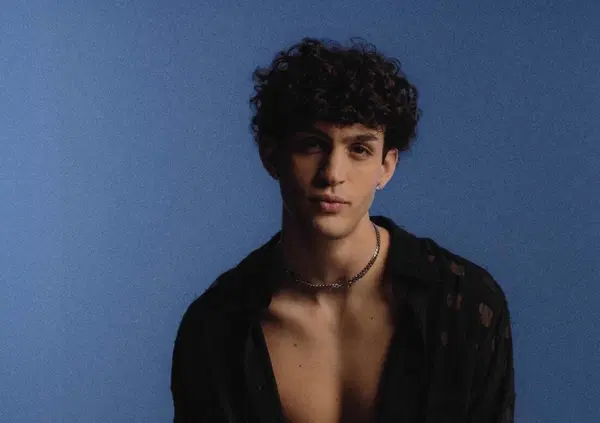 Mida, Amici e l&rsquo;intuizione di Maria De Filippi su "Rossofuoco": &ldquo;Mi ha cambiato la vita&rdquo;. E sul nuovo singolo &ldquo;Morire x te&rdquo;, il talent e Sanremo Giovani&hellip;