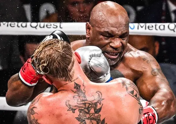 Mike Tyson perde con Jake Paul su Netflix? Italian fight: "Nella boxe &egrave; tutto finito". Marco Nicolini: "Colpi al rallentatore". E Niccol&ograve; Pavesi (Dazn): "Ora obiettivi Canelo o Apollo Creed..."