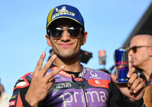 Jorge Mart&iacute;n far&agrave; il cucchiaio per vincere il Mondiale: "Che fortuna avere la mia ragazza cos&igrave; vicino! Quando Bastianini mi ha passato pensavo di cadere"