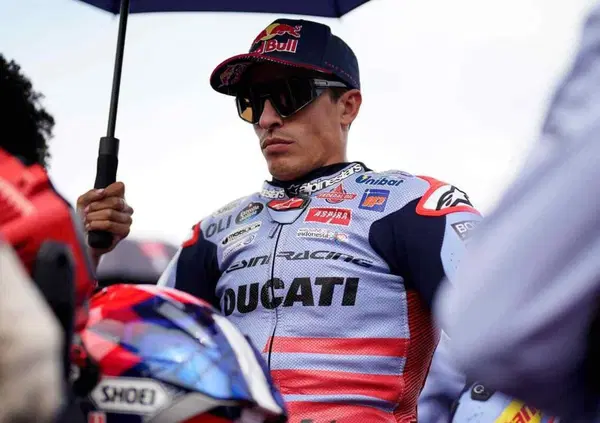 Ok, ma questo Marc Marquez di fine anno?  A Barcellona consiglia Bagnaia e Mart&iacute;n, piange per l'addio a Gresini e fa "mea culpa" con Pedro Acosta