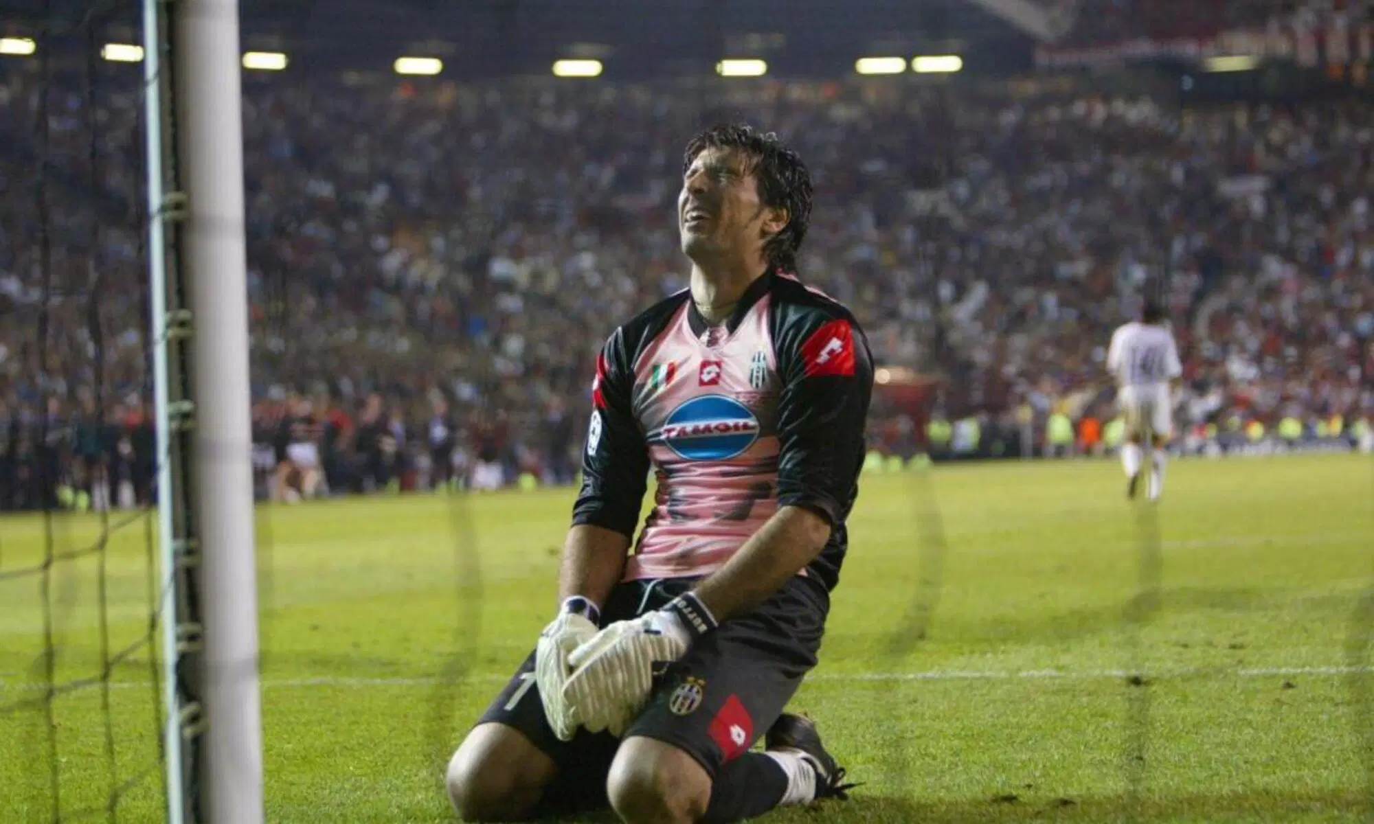 Gigi Buffon nella finale di Champions League del 2003 persa contro il Milan