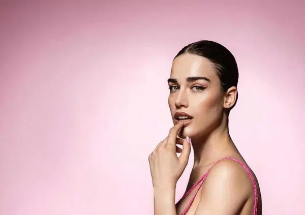 Le provocazioni di Banksy, le tette di Clara (ma il latte?), le mutande di Minghi: ecco quello che l'intelligenza artificiale non pu&ograve; darci (per ora) [VIDEO]