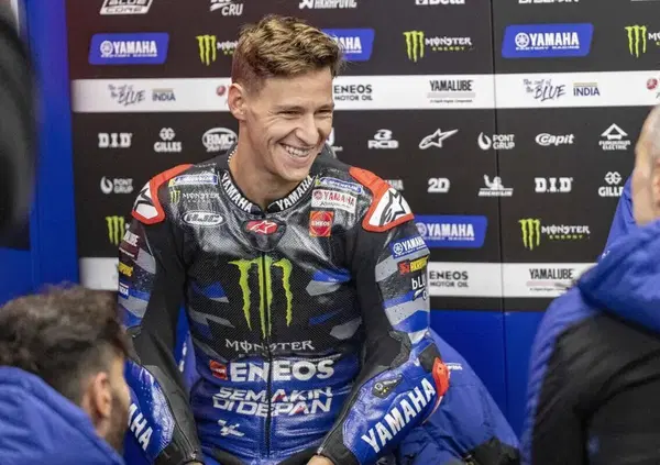 Fabio Quartararo ha dei buoni motivi per ridere: "Con la Yamaha 2025 fare il pilota non mi sembra pi&ugrave; un lavoro. Babbo Natale? &Egrave; passato presto da noi..."