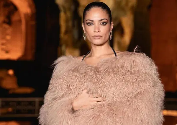 Gi&ugrave; le mani da Elodie (e dal suo corpo), la rivelazione di Sonia Bruganelli su Paolo Bonolis, Marco Mazzoli e il cuore grande di Berlusconi e &ldquo;l&rsquo;incubo&rdquo; di Timoth&eacute;e Chalamet&hellip; A tutto gossip con Alessi