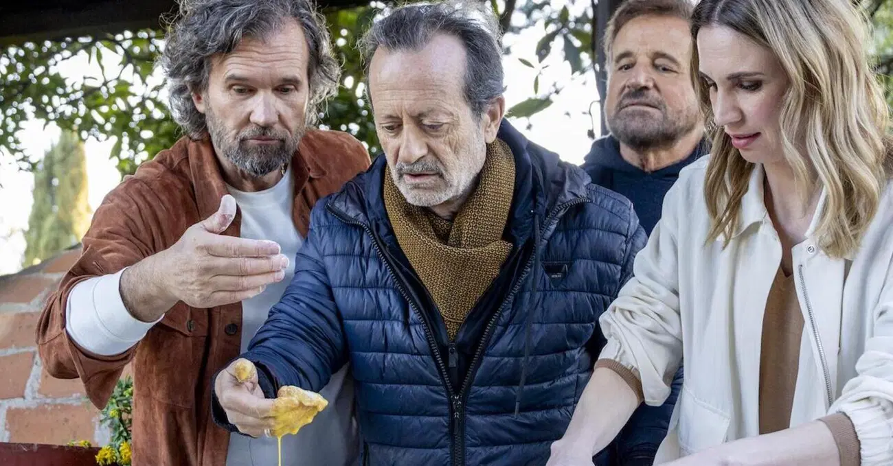 Il Ministero del Turismo riparta da &ldquo;Dinner Club&rdquo;: ecco perch&eacute; il format di Prime Video con Cracco, De Sica e Ferilli &egrave; un perfetto biglietto da visita per l'Italia (e fa spaccare dalle risate)