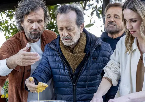 Il Ministero del Turismo riparta da &ldquo;Dinner Club&rdquo;: ecco perch&eacute; il format di Prime Video con Cracco, De Sica e Ferilli &egrave; un perfetto biglietto da visita per l'Italia (e fa spaccare dalle risate)