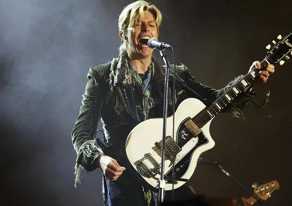 Carlo Conti su Sanremo rivela: "Ho detto no a David Bowie, sono pentito". Sul 2025: "Tra i giovani favoriamo le donne, tra i Big pi&ugrave; uomini". E sui rapper (Fedez e Tony Effe) e Lady Gaga...