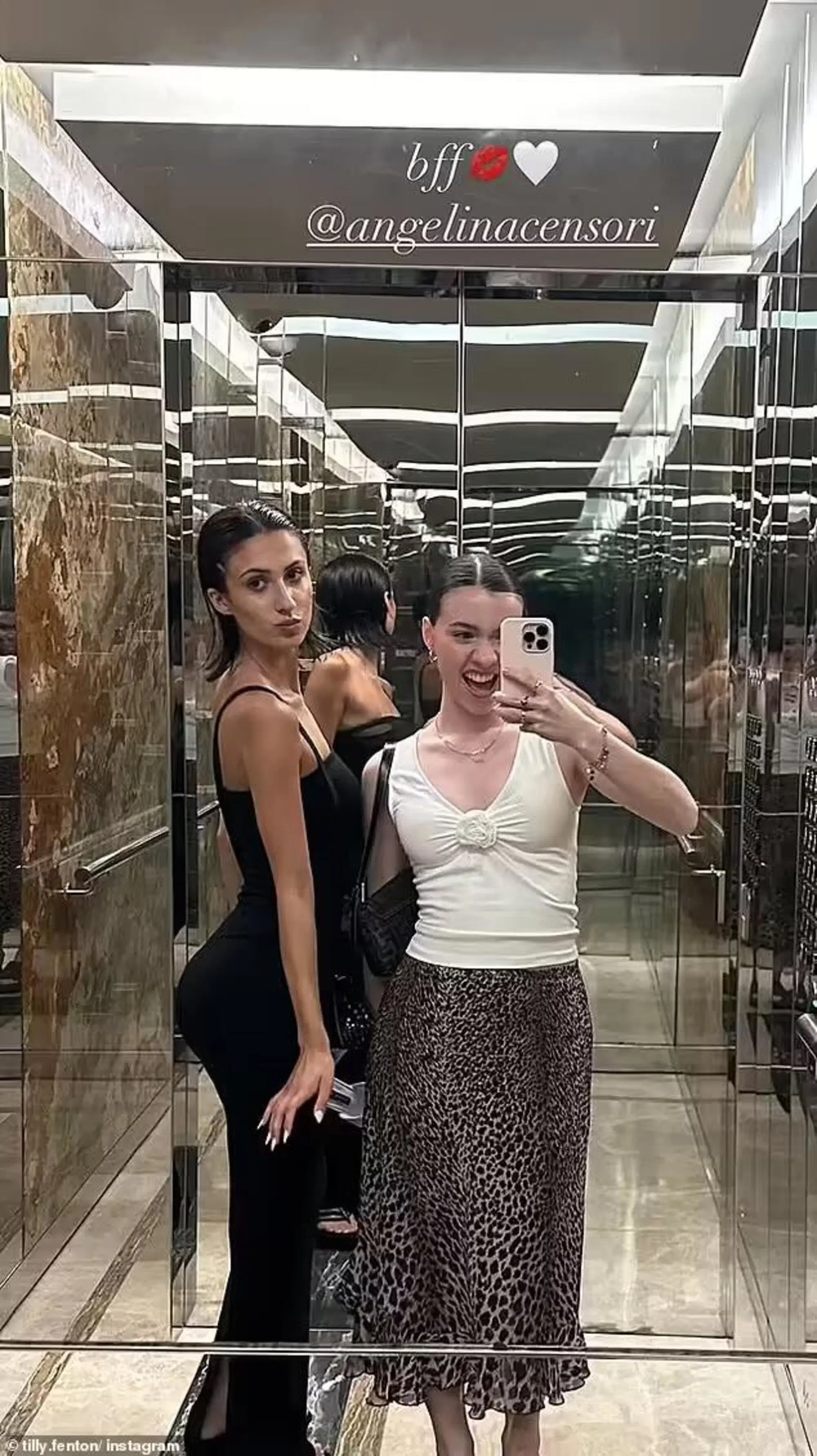 Angelina Censori con l'amica 