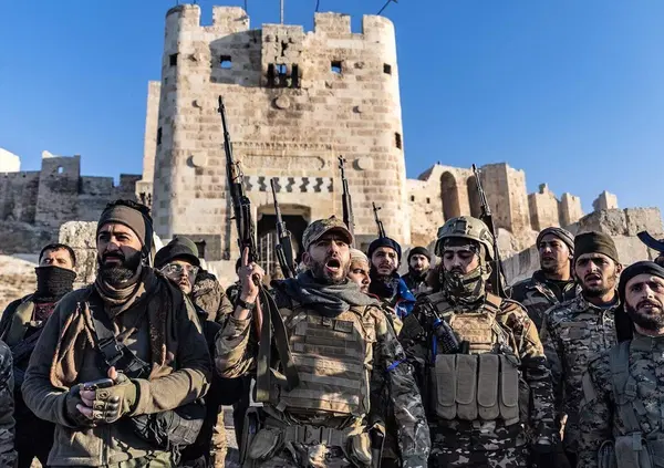 &Egrave; scoppiata una nuova guerra in Medio Oriente? Chi sono i ribelli jihadisti che hanno conquistato Aleppo e cosa sta succedendo in Siria. E Russia e Usa...