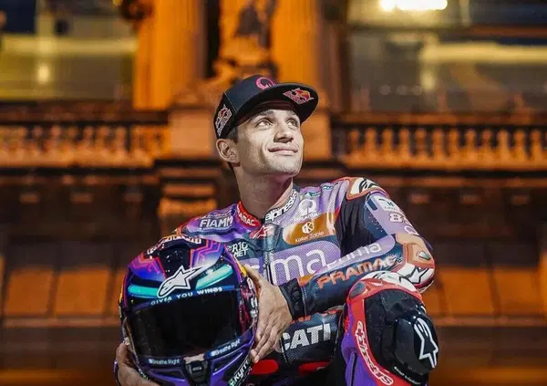 Jorge Mart&iacute;n e la stanchezza dei numeri 1: "Dormire con la coppa? Macch&eacute;, ancora non ho avuto un giorno libero a casa. Ducati? Magari in futuro..."