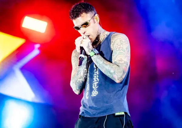 Abbiamo scritto l'autobiografia di Fedez e in anteprima ve la presentiamo. C'&egrave; lo zampino di Fabrizio Corona? Spoiler: riguarda anche Chiara Ferragni e "I giorni migliori dei miei anni peggiori..." 