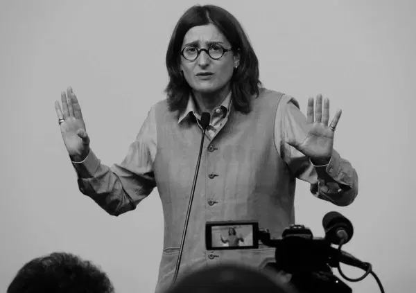 Chi compra un biglietto a Pi&ugrave; Libri pi&ugrave; Liberi sa di finanziare un fondo arabo? Ecco chi c'&egrave; dietro Vivaticket e perch&eacute; Chiara Valerio dovrebbe considerarli &ldquo;nemici delle donne&rdquo;. Altro che Giulia Cecchettin, Leonardo Caffo e Michela Murgia&hellip;