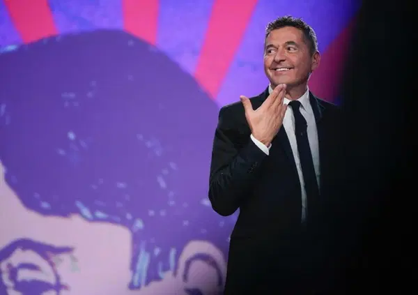 Teo Mammucari, l'uomo che ami odiare o odi amare. Da Belve a Ballando con le stelle, da Francesca Fagnani a Selvaggia Lucarelli (e Flavia Vento sotto al tavolo): tutti gli scazzi del conduttore dagli esordi...