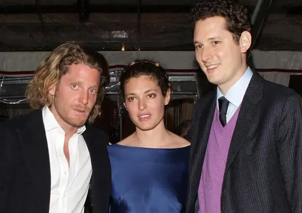 Elkann, sbandata in Panda: il nuovo amore dell'erede Agnelli Ginevra guida Fiat (almeno lui). E intanto il tribunale di Torino sull'eredit&agrave; e mamma Margherita&hellip;