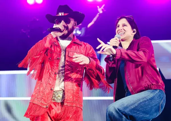 Oggi Tony Effe, ieri J-Ax (entrambi con Elly Schlein): quando erano gli Articolo 31 (ora in concerto con la segretaria del Pd) i "cattivi" criticati dai benpensanti