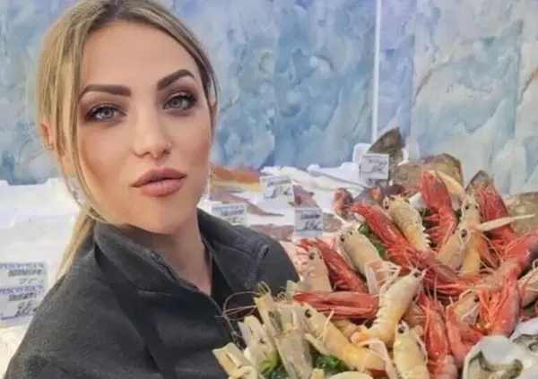 Perch&eacute; bisogna boicottare i profili social (Instagram e TikTok) della "pescivendola pi&ugrave; bella d'Italia"? Se maltrattava gli animali come dicono Le Iene... 