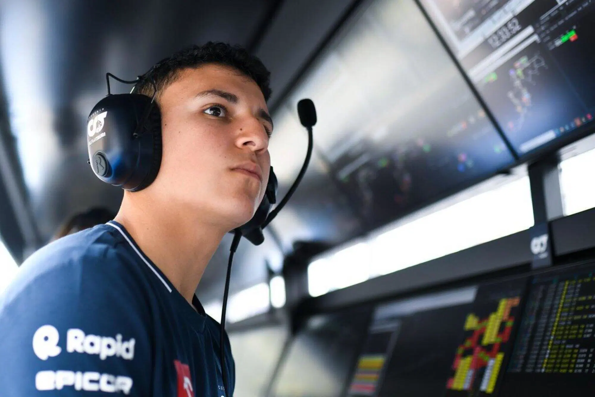 Isack Hadjar al muretto con l'Alpha Tauri (ora Racing Bulls)