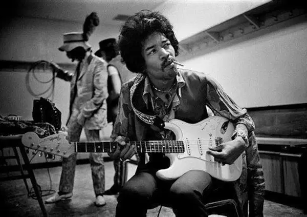 Abbiamo letto &ldquo;Qual &egrave; quello che canta?&rdquo; di Stefano Pistolini, il libro sui The Doses, il rock italiano e una generazione. Ma com'&egrave;? Ecco perch&eacute; viene consigliato anche da Roberto D&rsquo;Agostino (di Dagospia)