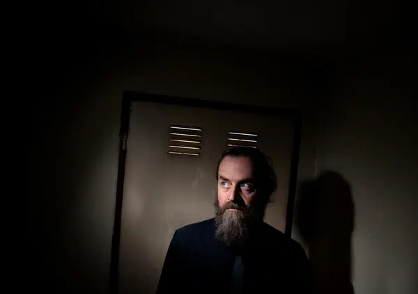 Intervista definitiva a Claudio Morici: &ldquo;Se tornasse il fascismo? Sarebbe meglio per gli scrittori. Gli artisti? Pezzi de mer*a&rdquo;. E su Fedez, Tony Effe, Morgan e La Malattia Dell'Ostrica&hellip;