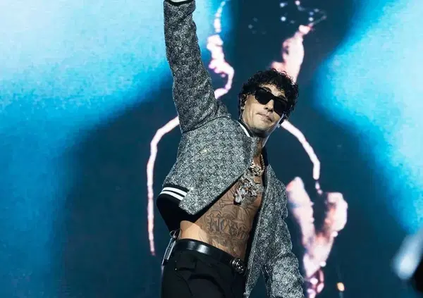 Siamo stati al "Capodanno con Tony Effe" a Roma, ma com'&egrave; andata? La sfida al sindaco: &ldquo;Mi votereste?&rdquo;. E sfila la scena rap-trap fra Lazza, Capo Plaza, Bello Figo mentre  Giulia De Lellis&hellip;