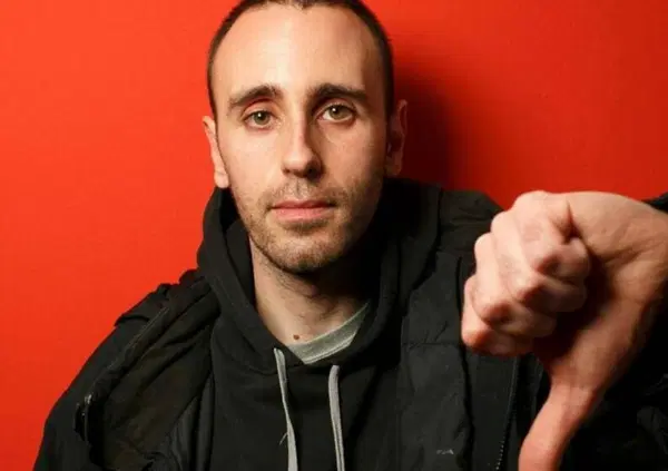 Zerocalcare ci svela qual &egrave; la promessa che non &egrave; mai riuscito a mantenere, e sulla situazione in Siria: &ldquo;L'esercito nazionale sta facendo schifo con stupri di donne, di bambini e&hellip;&rdquo;