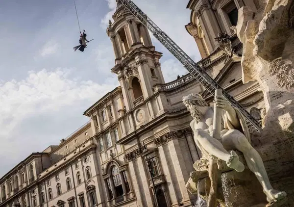 Siamo andati a mangiare in Piazza Navona per la Befana di Roma, ma com'&egrave; stato? Un'epifania nel bagno di folla, tra mandorle caramellate, i Moretti, una mela stregata e...