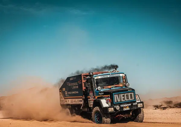 C'est la Dakar: &egrave; quello che ti dicono quando premi il pulsante blu dell&rsquo;Iritrack e l'elicottero dei soccorsi viene a cercarti | EP7
